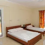 מלון דירות Calypso Luxury 3*